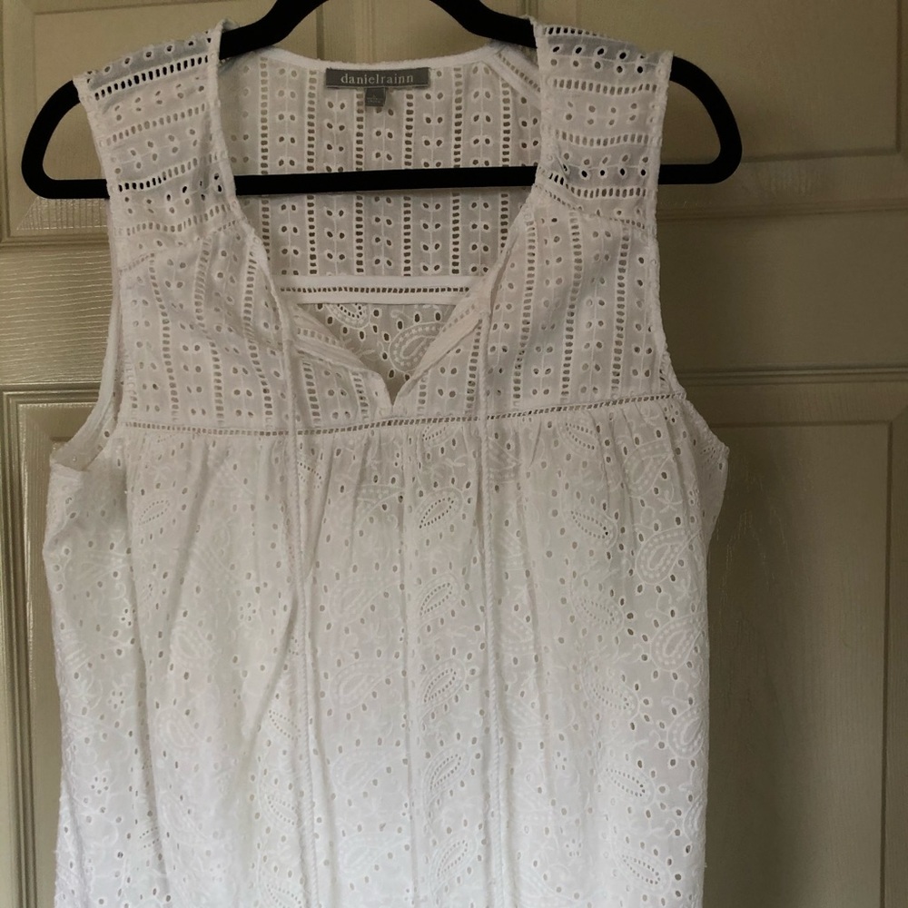 Eyelet Lace sleeveless top